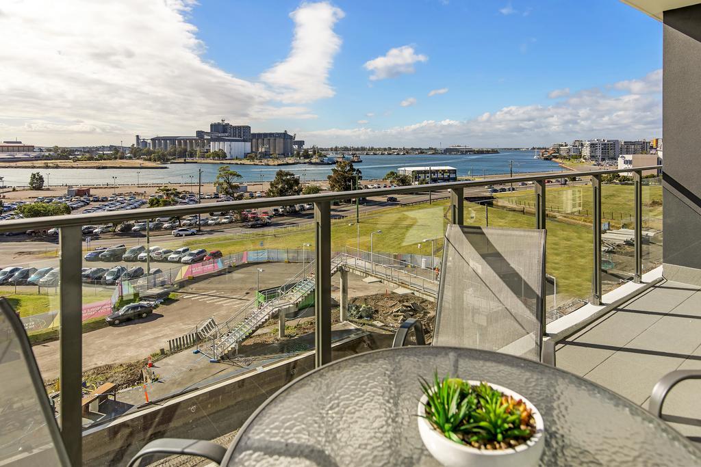 Astra Apartments Newcastle Exterior photo